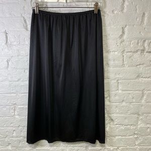 🔥Vassarette Size 28 Black Slip🔥